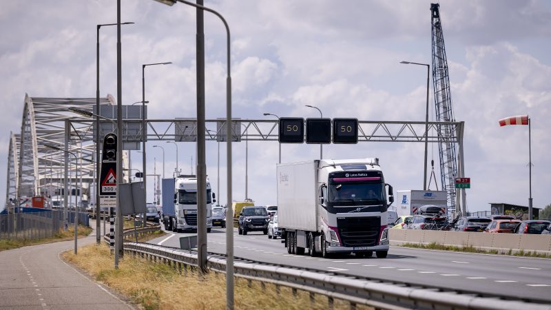 Commentaar - Ook bij Merwedebrug is Nederlandse trucker weer de pineut