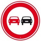 Verbod voor motorvoertuigen om elkaar onderling in te halen bord F01